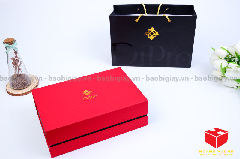 Bao bì giấy Hoàng Vương nhận sản xuất túi giấy đựng quà theo yêu cầu